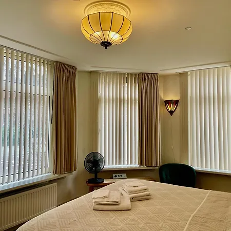 Bed And Breakfast Rotterdam-3